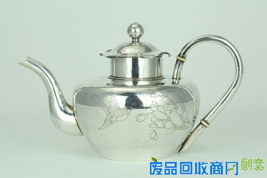 7。清代名楼庆云老银茶壶 重 289克 高 13.5厘米 国外拍卖回流