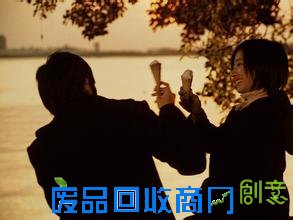 一句话经典语录：只让我们相恋 这一季的秋天