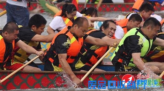 123g
百舸争流，奋勇争先。  邵剑平 摄