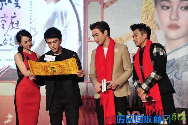 刘恺威心疼郑爽带腰伤拍戏 笑称杨幂不会吃醋