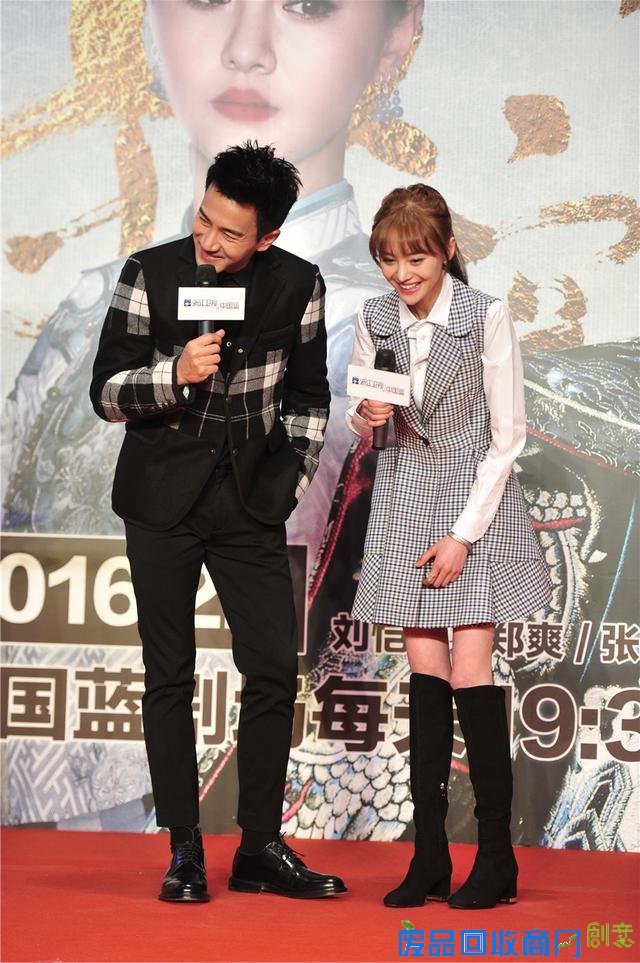 刘恺威心疼郑爽带腰伤拍戏 笑称杨幂不会吃醋