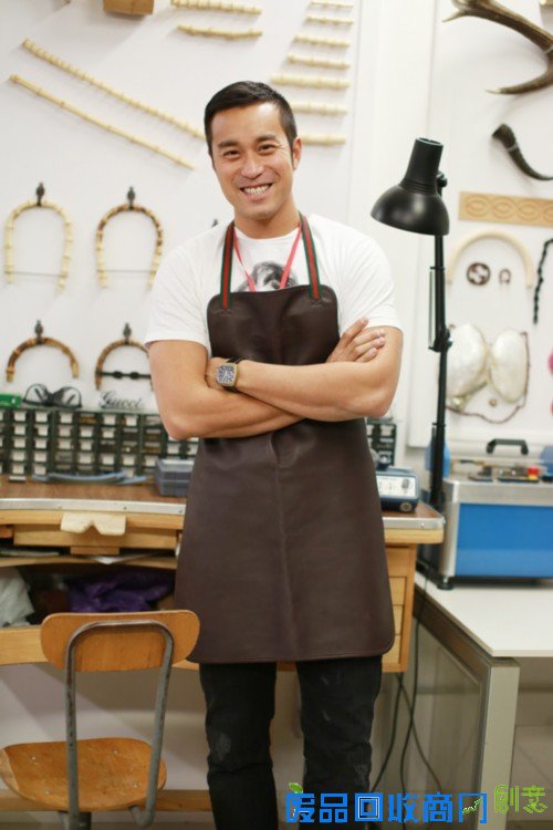 跟随张孝全的脚步，于优雅浪漫的米兰行走成为一道别致风景。在古典艺术浸染的意大利街头，感怀异乡的温情与惊喜。腕间的精制Gucci Bamboo手镯配饰，在黑白格调中更显沉淀与稳重，那不经意的一瞥足以触动我们的目光。