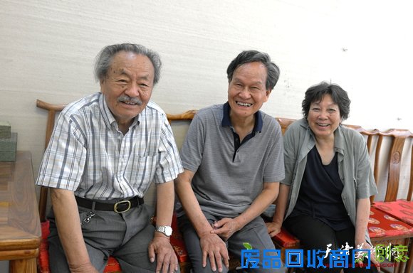 李存伟、张振群夫妇和吴燃在天津美术网