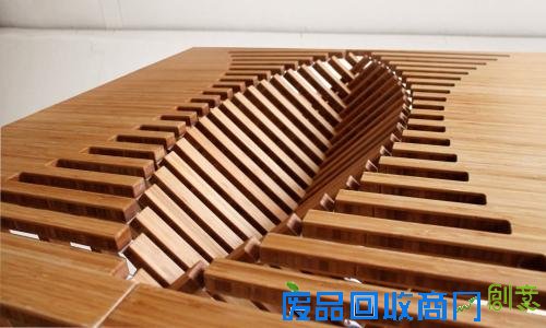  独特的铰链系统桌椅