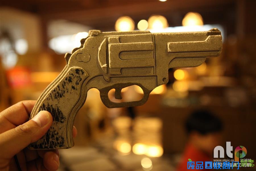 摄影师带你走进“纸箱故事馆”的奇妙世界