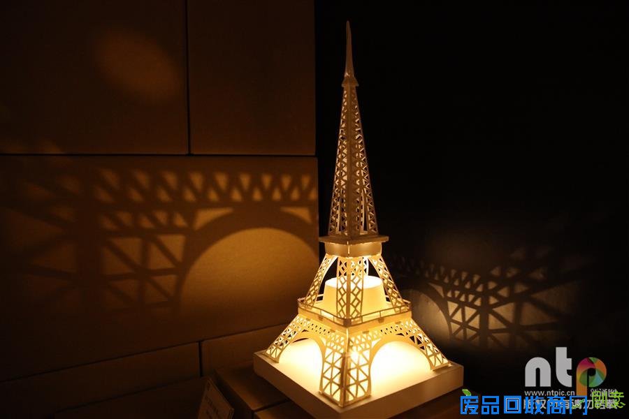 摄影师带你走进“纸箱故事馆”的奇妙世界