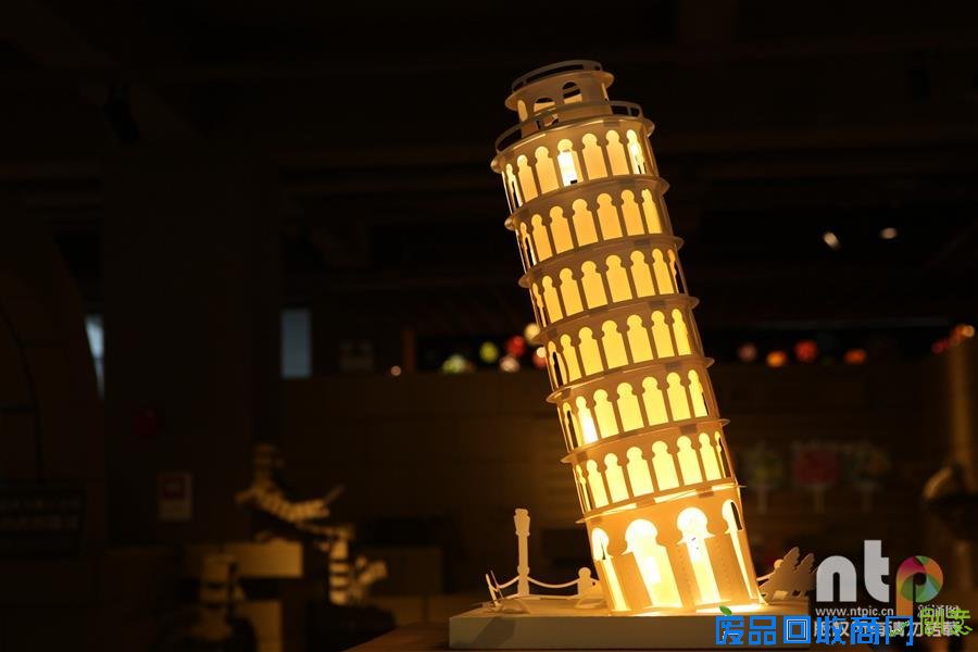 摄影师带你走进“纸箱故事馆”的奇妙世界