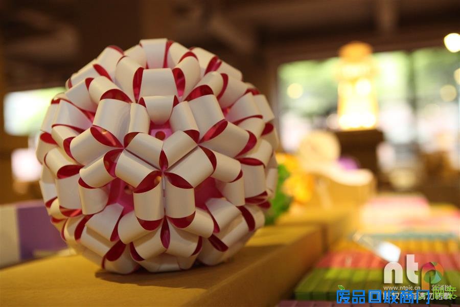 摄影师带你走进“纸箱故事馆”的奇妙世界