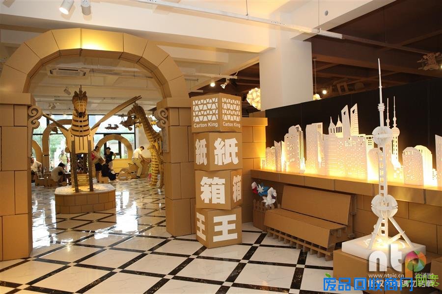 摄影师带你走进“纸箱故事馆”的奇妙世界