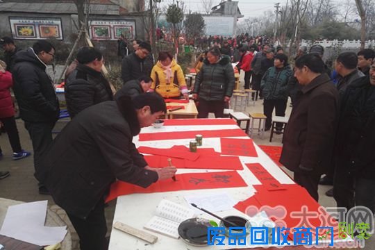 书法家义写春联