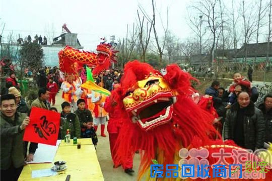 龙狮共舞庆祥和