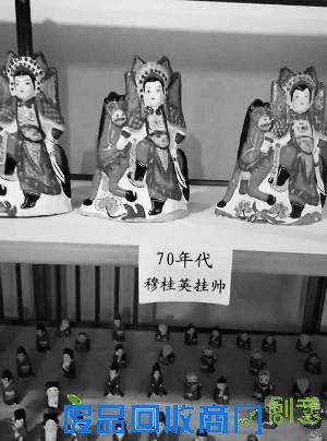 　胡秋英工作室里70年代制作的泥塑作品。