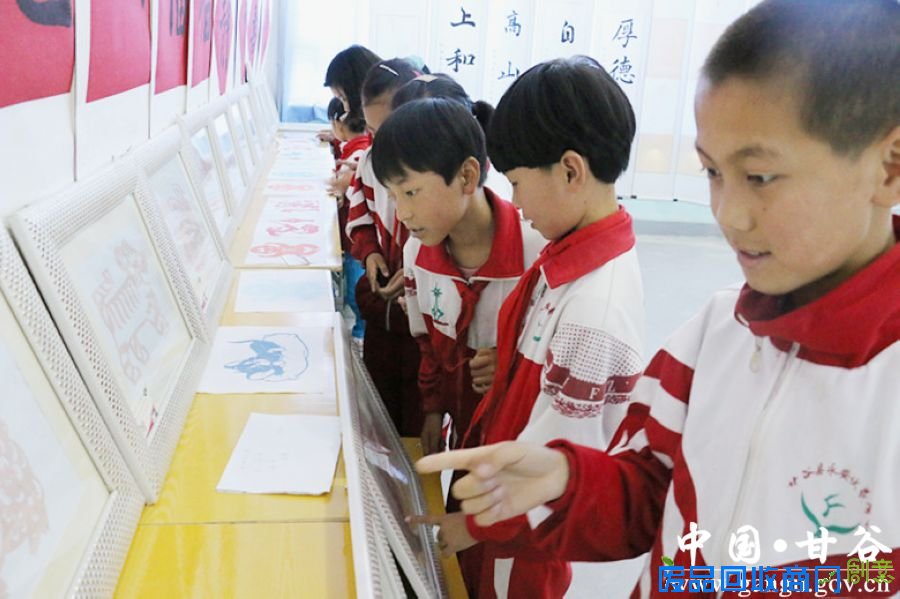 甘谷永安伏羲学校举办学生艺术作品展