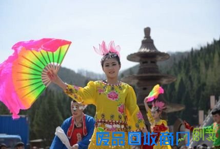 “最美高跷女孩”引爆2015南山春季庙会民俗盛宴