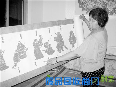 李美英能讲出水浒传每个人物的故事 。