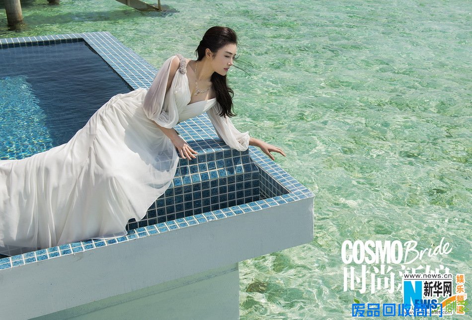 秦岚唯美婚纱大片 裹蕾丝鱼尾裙舞动娇美身姿