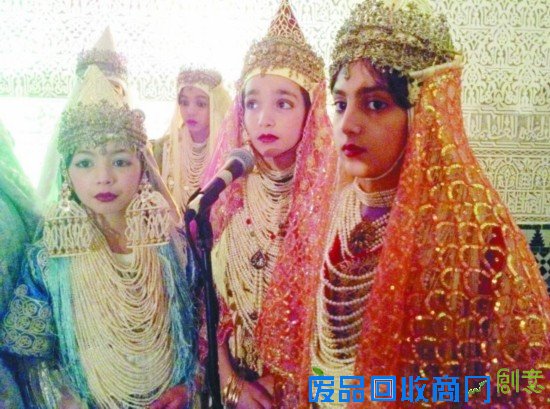 特雷姆森婚纱30公斤重