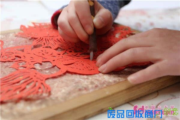 滕州剪纸艺术家：猴年让你《马上封侯》