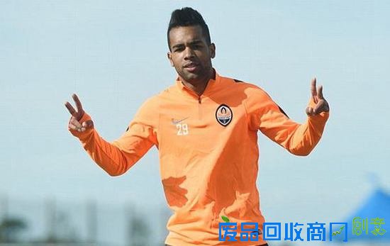 揭乌超5000万神锋:26场26球 本季进球超梅西C罗