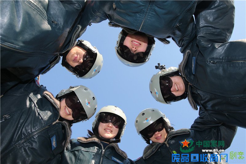 美图曝光!空军女飞行员飞行训练