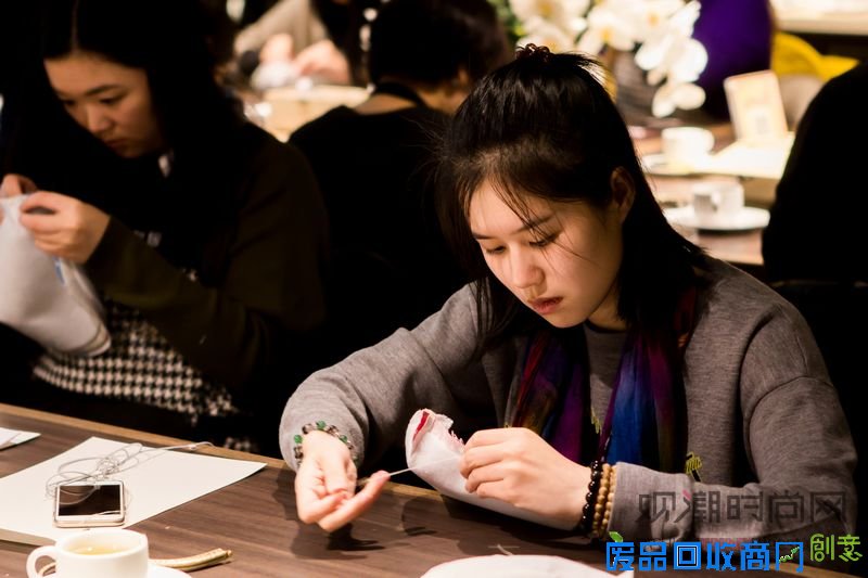 “快乐生活的诠释” 剪刀石头...