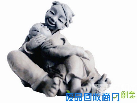 襄阳有个美女“泥人张” 泥巴入手皆成了像