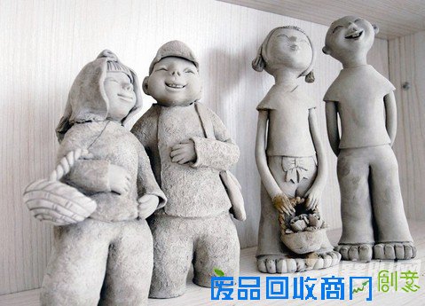 襄阳有个美女“泥人张” 泥巴入手皆成了像