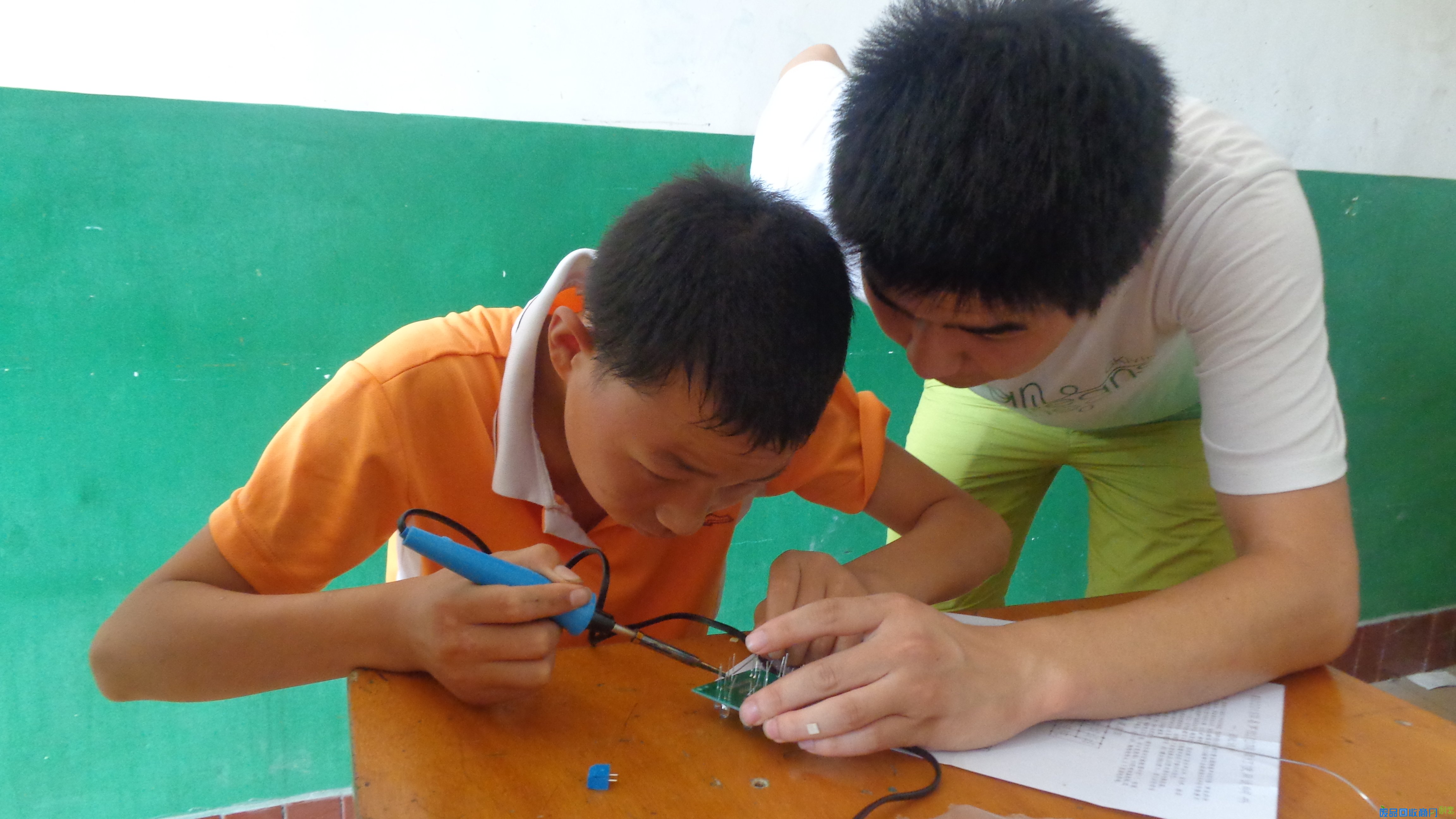 教授简单有趣物理小实验