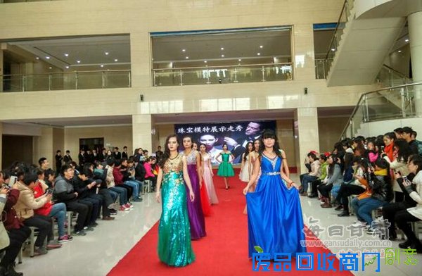 兰州资源环境职业技术学院宝玉石鉴定与加工专业开展文化宣传周活动暨第三届手工饰品展销会