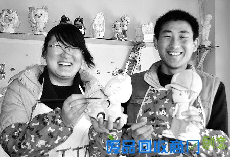 创业大学生刘春霞、杨本远: