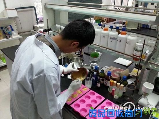 偶遇同学双11网购手工皂西安理工男发现商机