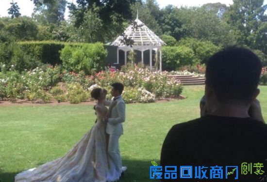 吴奇隆刘诗诗婚纱照重磅出炉刘诗诗成家中“霸主”