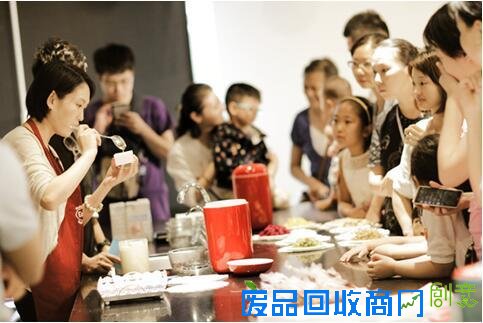 易极优自制更满“易”中秋酸奶趴