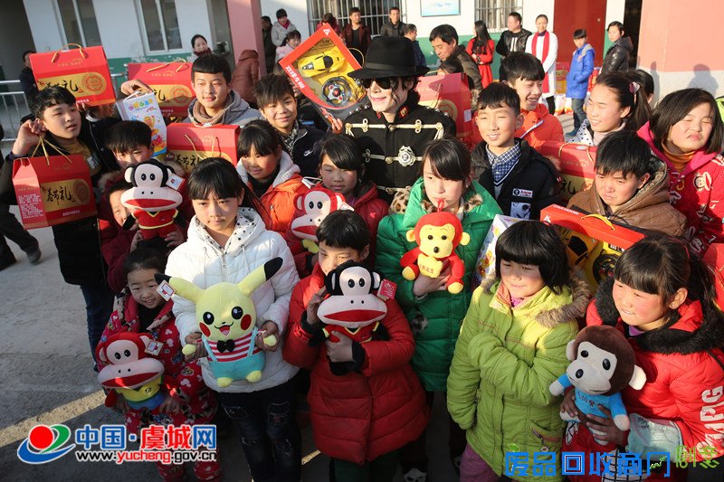 王杰克逊关爱家乡的残疾儿童 王杰克逊关爱家乡的残疾儿童