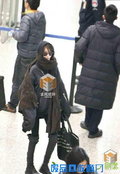 郑爽双腿似竹竿 网友心疼爽妹子成纸片人盘点郑爽暴瘦照