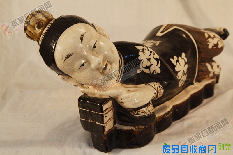 清代孩儿枕中难得一见的珍品 当属蔚县博物馆中收藏的清代蔚县剪纸孩儿枕