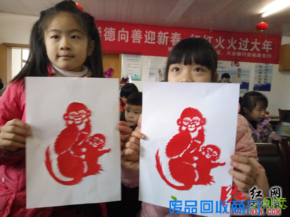 天心区青山祠社区剪纸送福迎新春