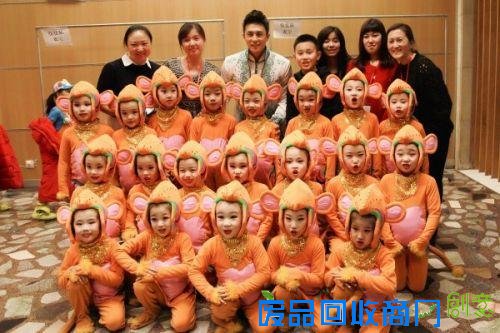 杜淳二登央视春晚 精美回族服饰花费一月制作