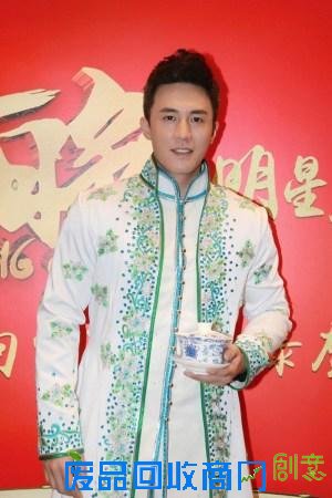 杜淳二登央视春晚 精美回族服饰花费一月制作