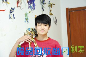 石家庄:15岁少年剪出心中世界