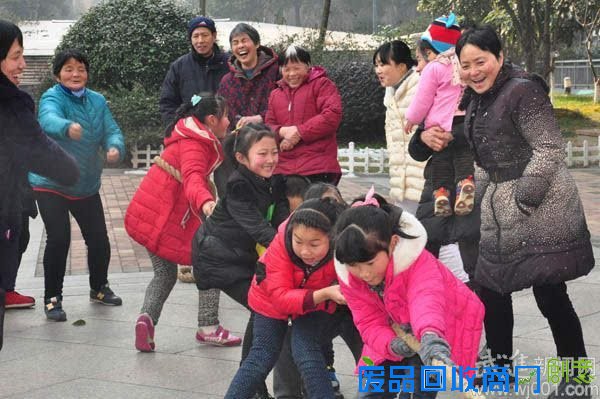 湖塘镇府南社区举行青少年趣味运动会