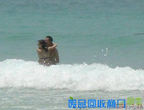 盘点将海滩当欲场激情缠绵的10对明星(图)