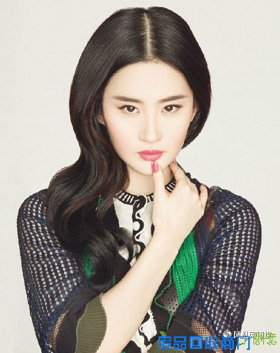 “小龙女”长大了 性感美貌并存的刘亦菲真诱人（图）