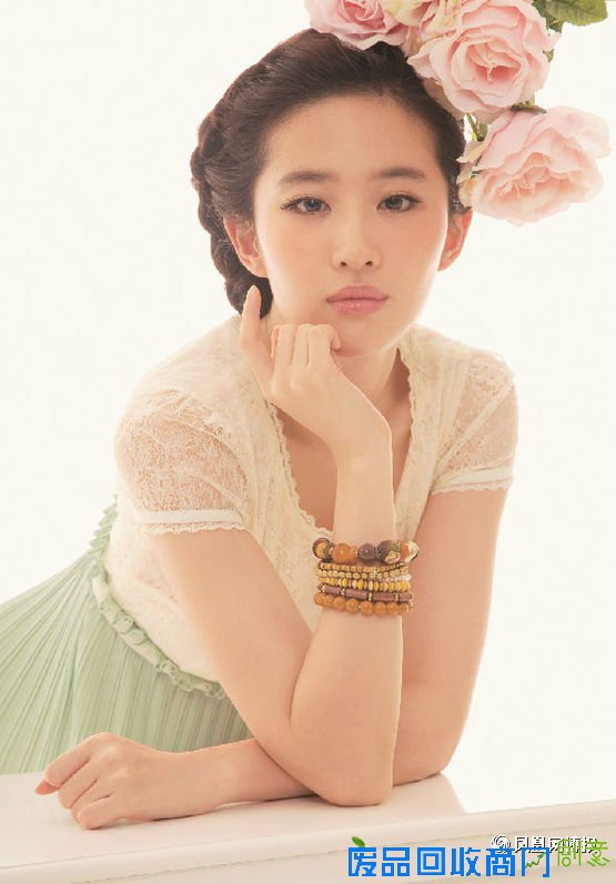 “小龙女”长大了 性感美貌并存的刘亦菲真诱人（图）