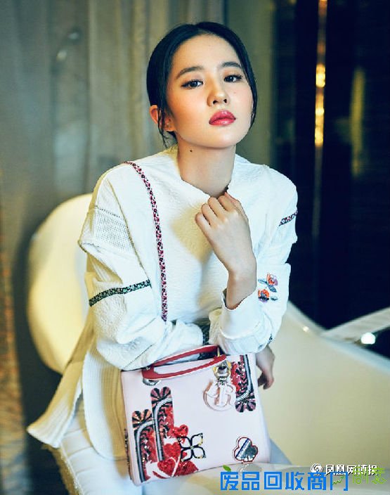 “小龙女”长大了 性感美貌并存的刘亦菲真诱人（图）