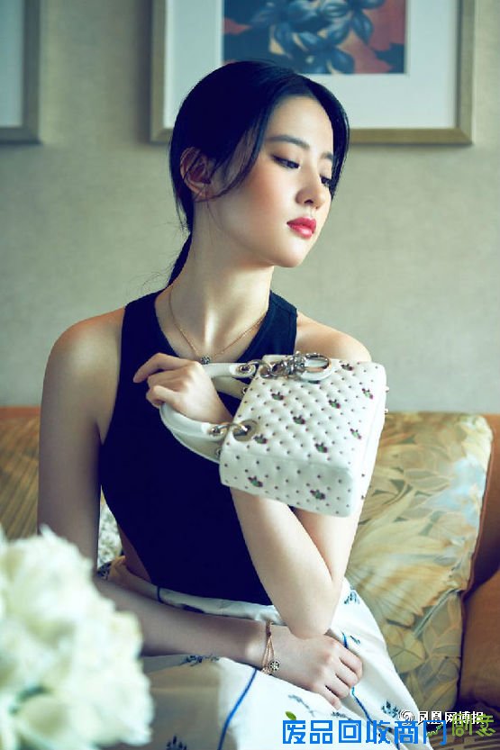 “小龙女”长大了 性感美貌并存的刘亦菲真诱人（图）