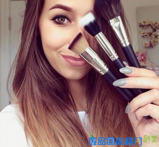 英国妹子的趣味卡通人物创意唇妆