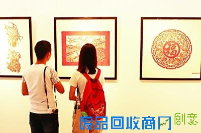 60名非遗传承人秀才艺 中南民大展出剪纸作品