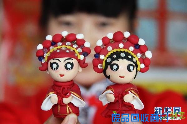 捏面塑 迎七夕(图)