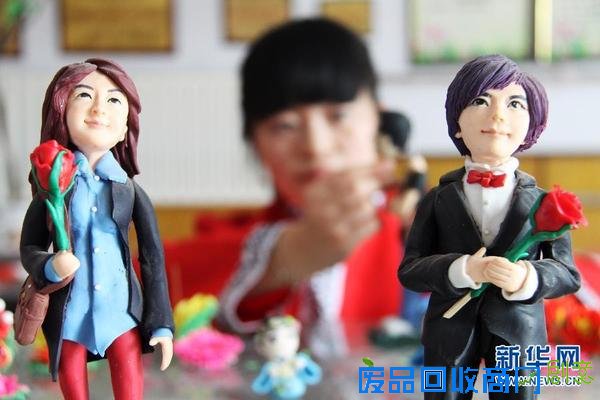 捏面塑 迎七夕(图)